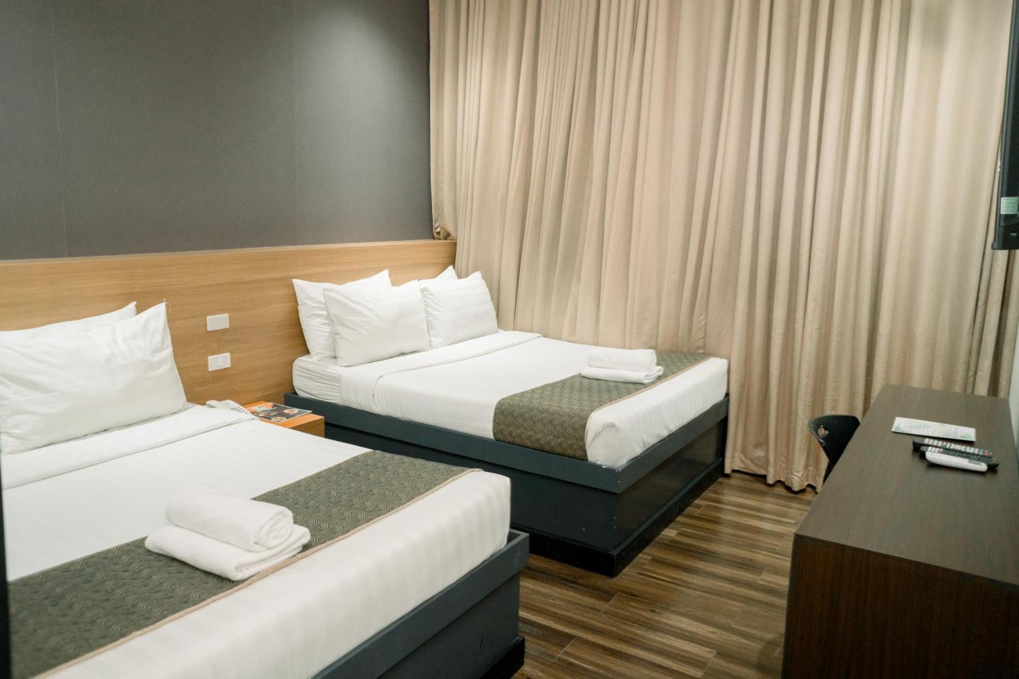 Greenwindows Hotel Davao ภายนอก รูปภาพ